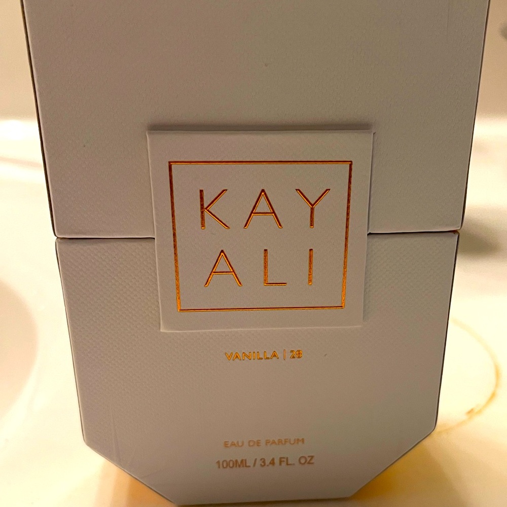 Blind bought. Wasn’t floored. Beautiful fragrance.